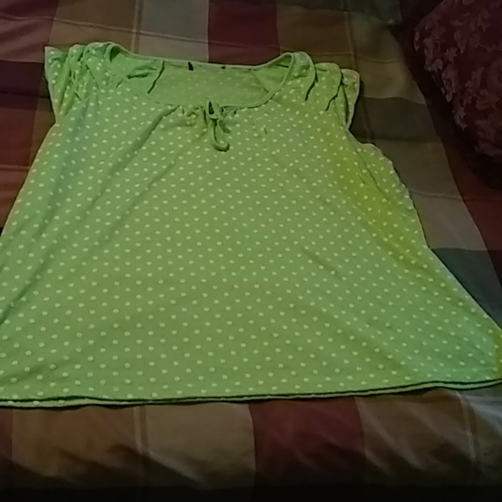 Women's sleeve less shirt